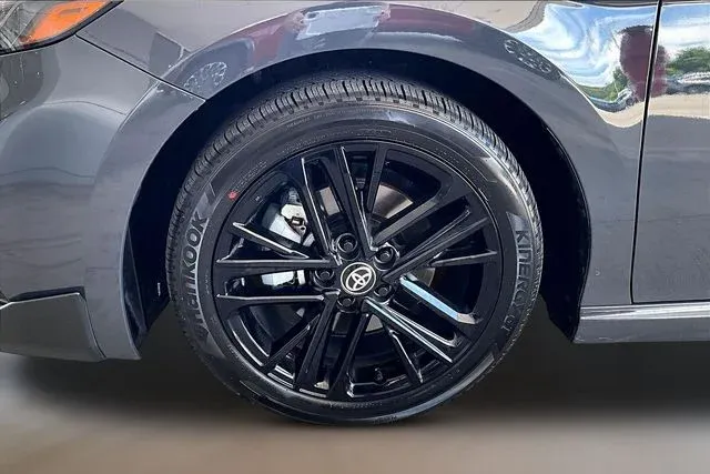 2025 Toyota Camry SE thumbnail 28