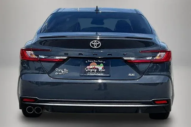 2025 Toyota Camry SE thumbnail 6