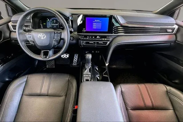 2025 Toyota Camry SE thumbnail 7
