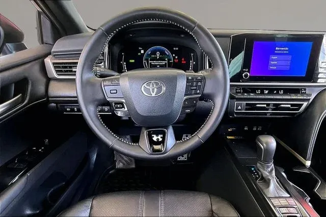 2025 Toyota Camry SE thumbnail 8