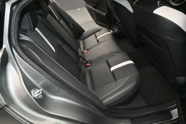 2025 Toyota Camry SE thumbnail 16