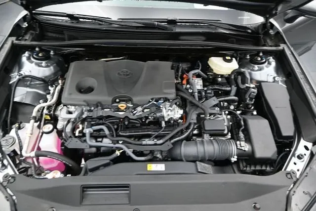 2025 Toyota Camry SE thumbnail 19