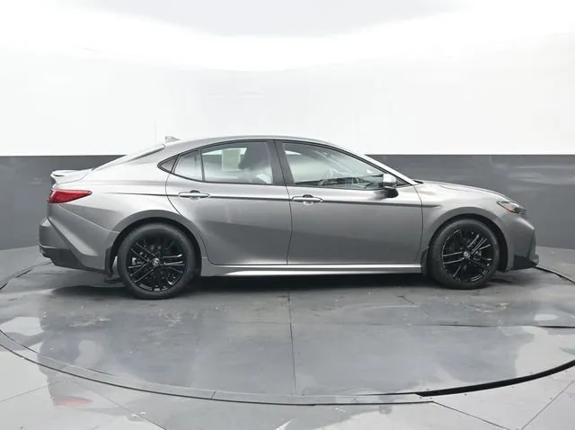 2025 Toyota Camry SE thumbnail 2