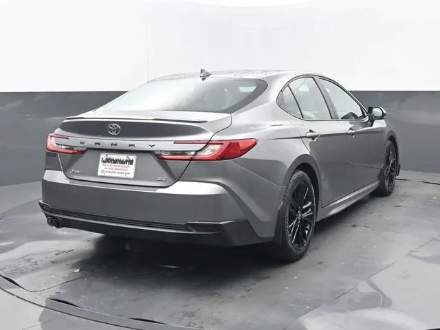 2025 Toyota Camry SE thumbnail 22