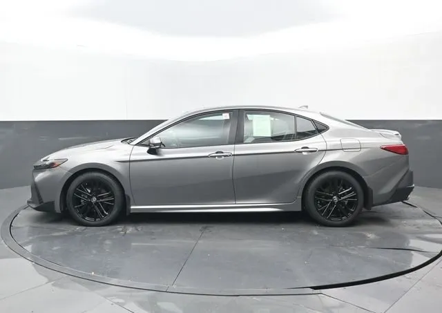 2025 Toyota Camry SE thumbnail 23