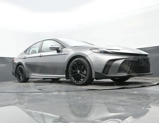 2025 Toyota Camry SE thumbnail 25