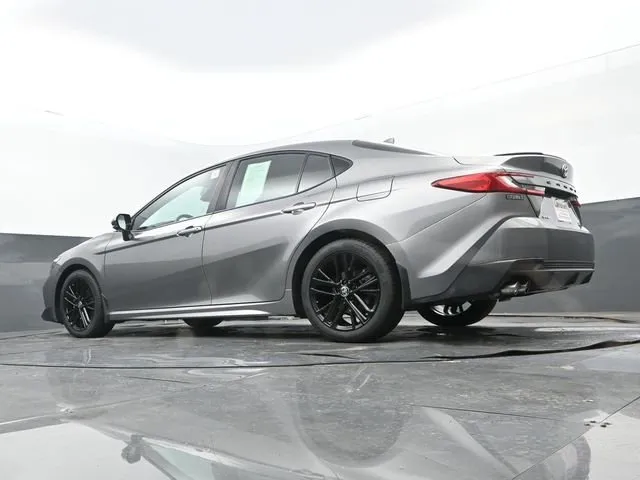 2025 Toyota Camry SE thumbnail 26