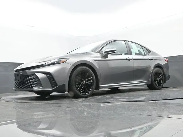 2025 Toyota Camry SE thumbnail 28