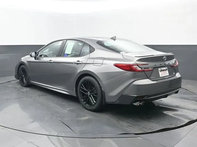 2025 Toyota Camry SE thumbnail 3