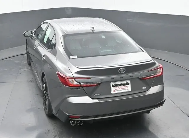 2025 Toyota Camry SE thumbnail 31