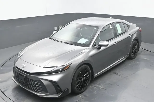 2025 Toyota Camry SE thumbnail 32