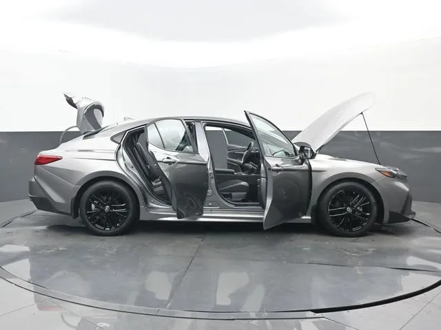 2025 Toyota Camry SE thumbnail 33