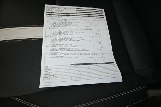 2025 Toyota Camry SE thumbnail 4