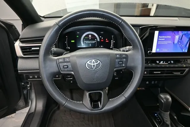 2025 Toyota Camry SE thumbnail 7