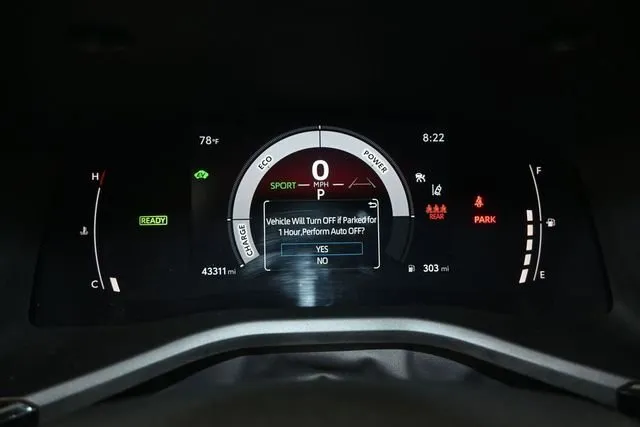 2025 Toyota Camry SE thumbnail 8