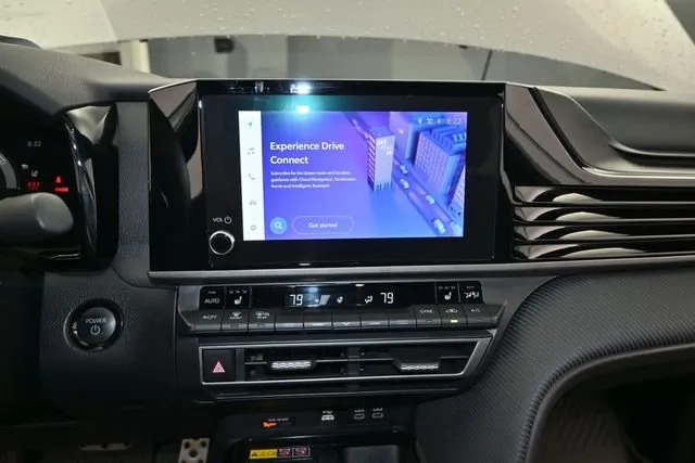 2025 Toyota Camry SE thumbnail 9