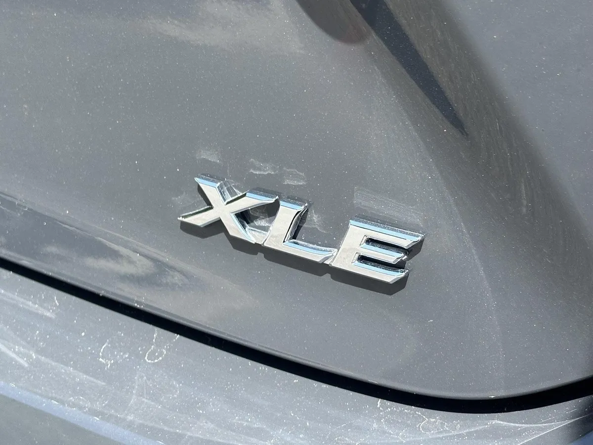 2025 Toyota Camry XLE thumbnail 10