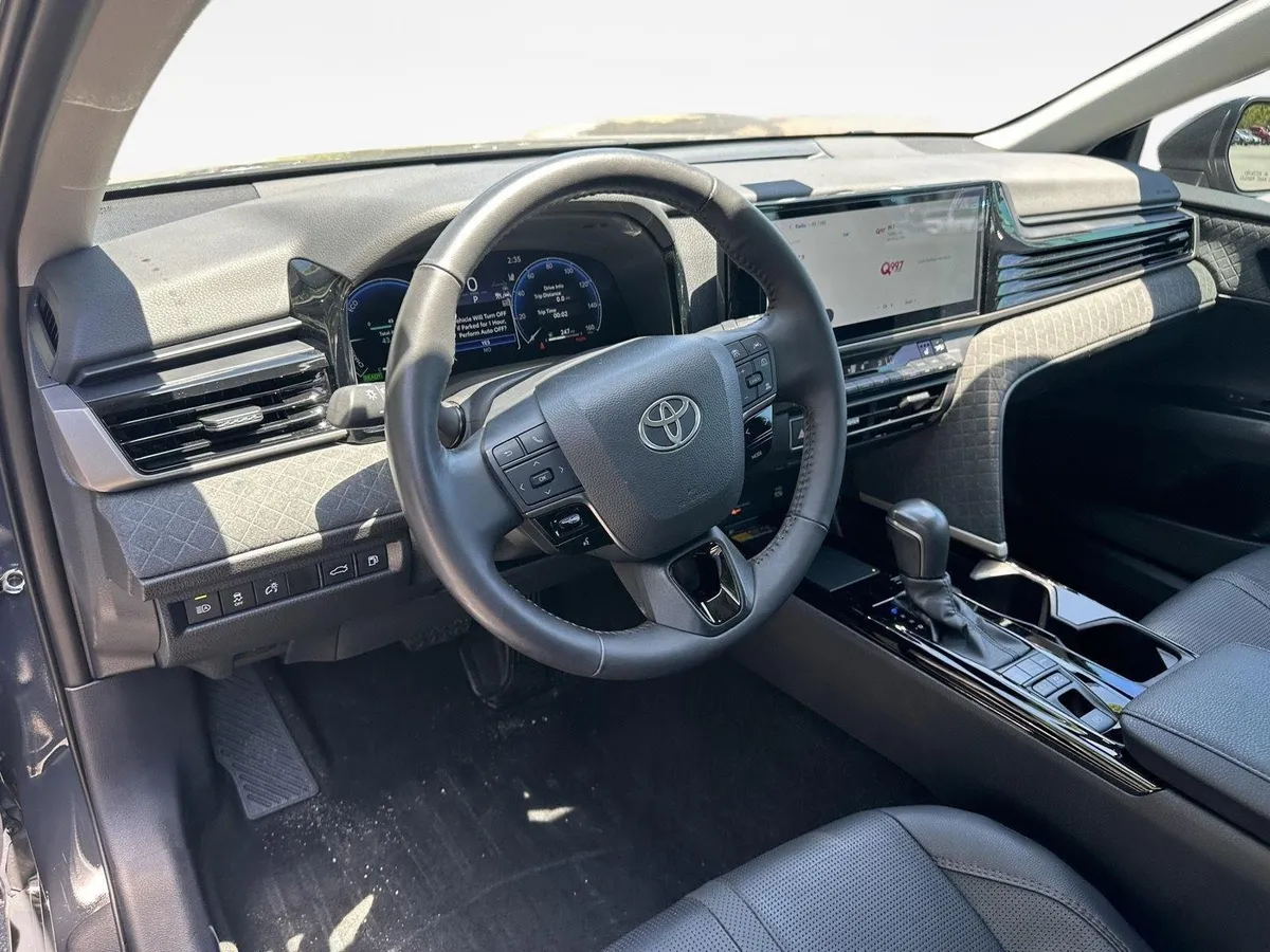 2025 Toyota Camry XLE thumbnail 11