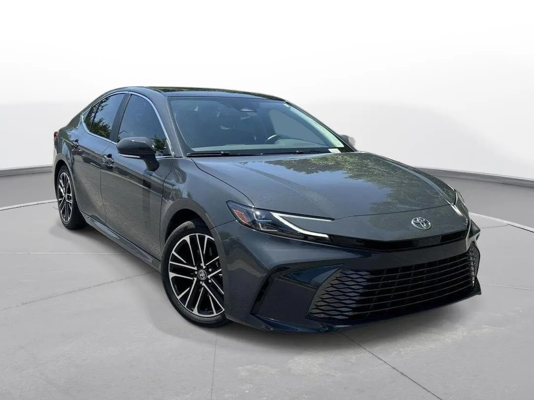 2025 Toyota Camry XLE thumbnail 4