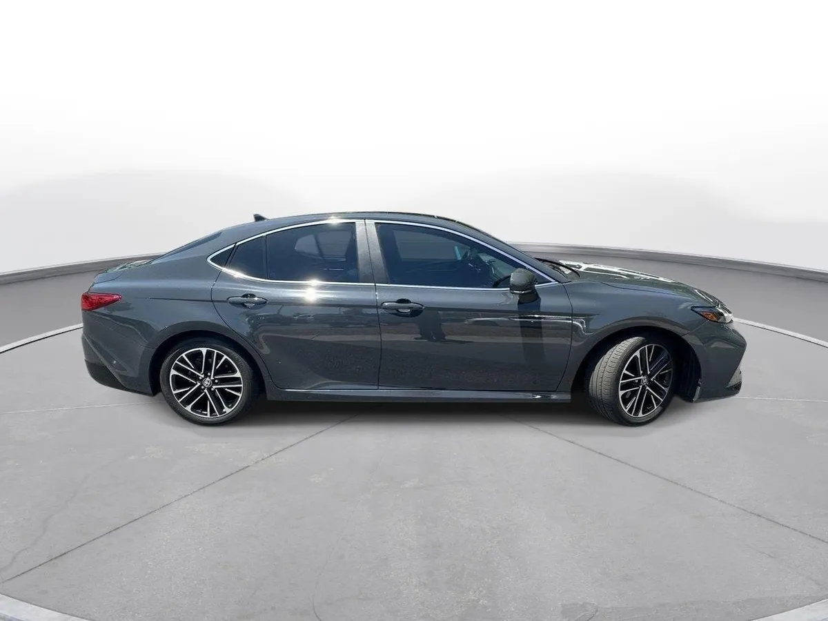 2025 Toyota Camry XLE thumbnail 5