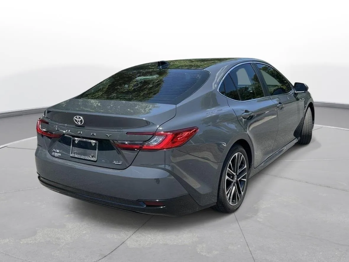 2025 Toyota Camry XLE thumbnail 6