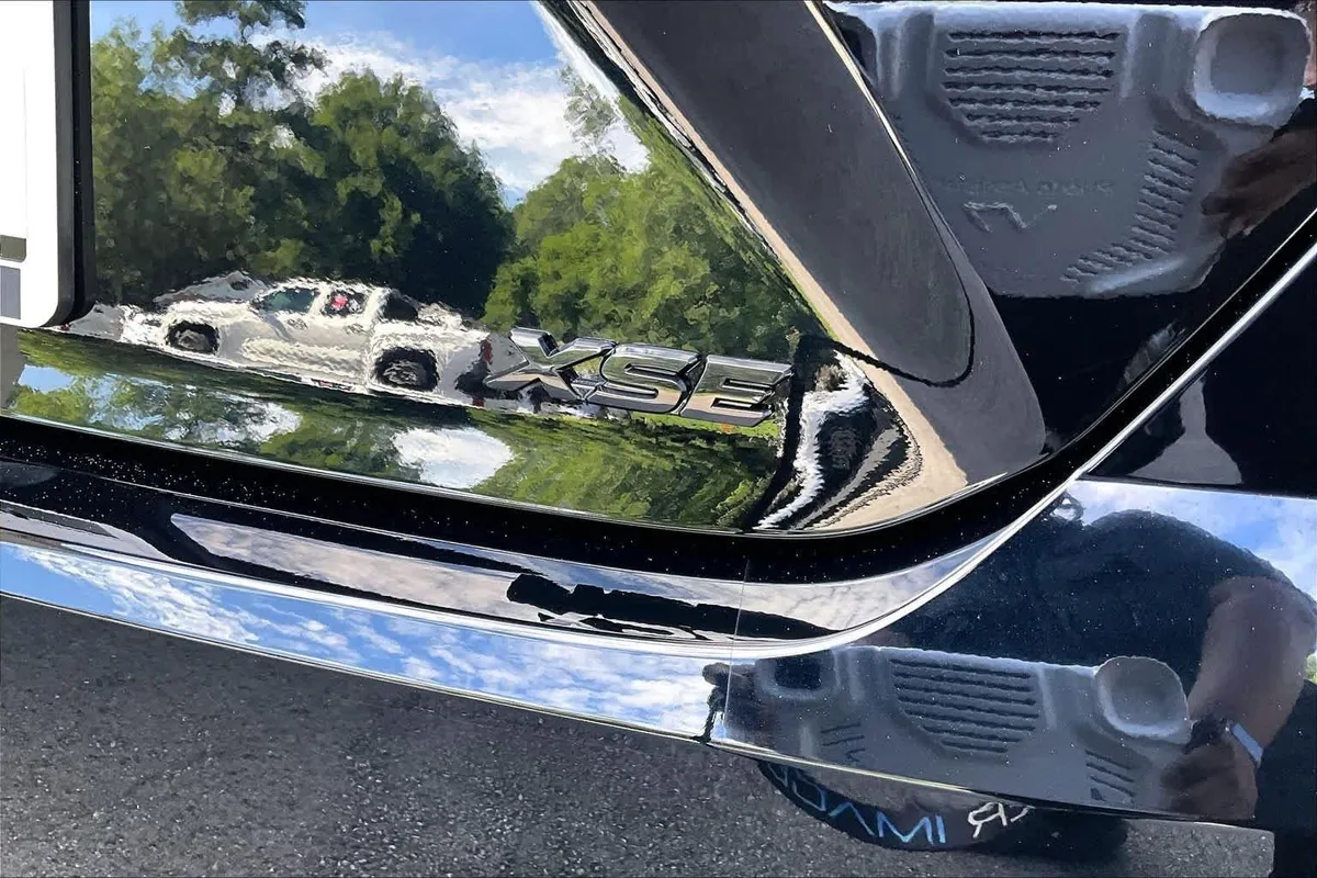 2025 Toyota Camry XSE thumbnail 10