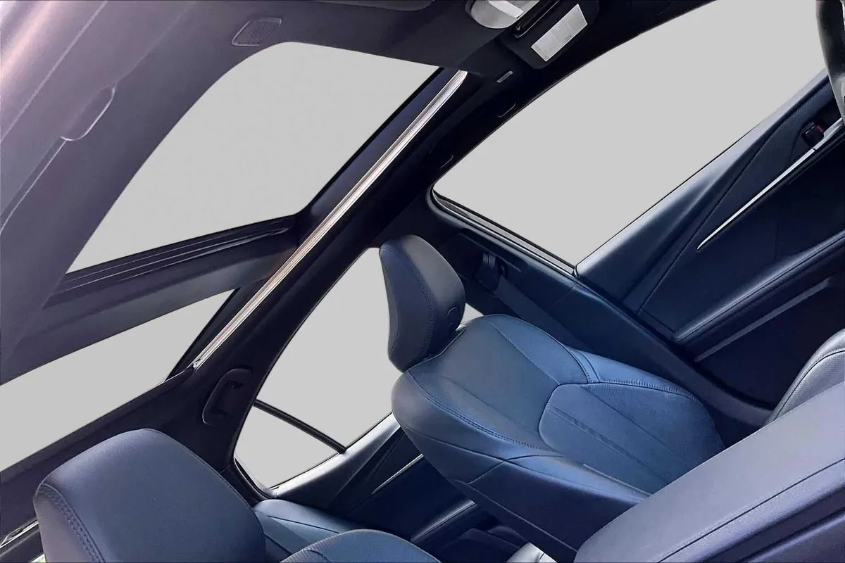 2025 Toyota Camry XSE thumbnail 14
