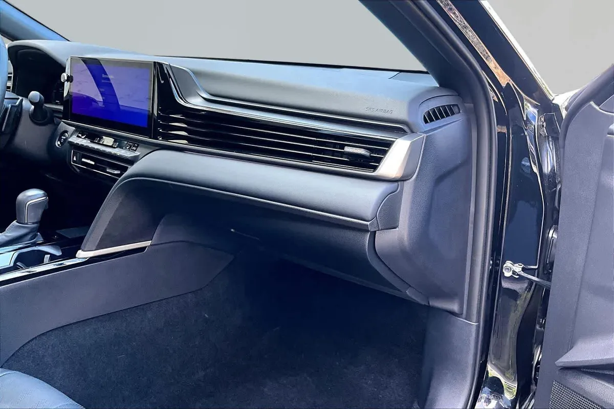 2025 Toyota Camry XSE thumbnail 19