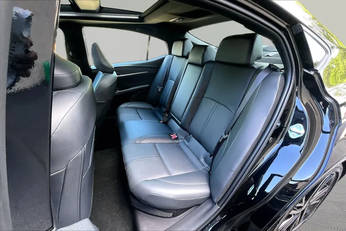 2025 Toyota Camry XSE thumbnail 21