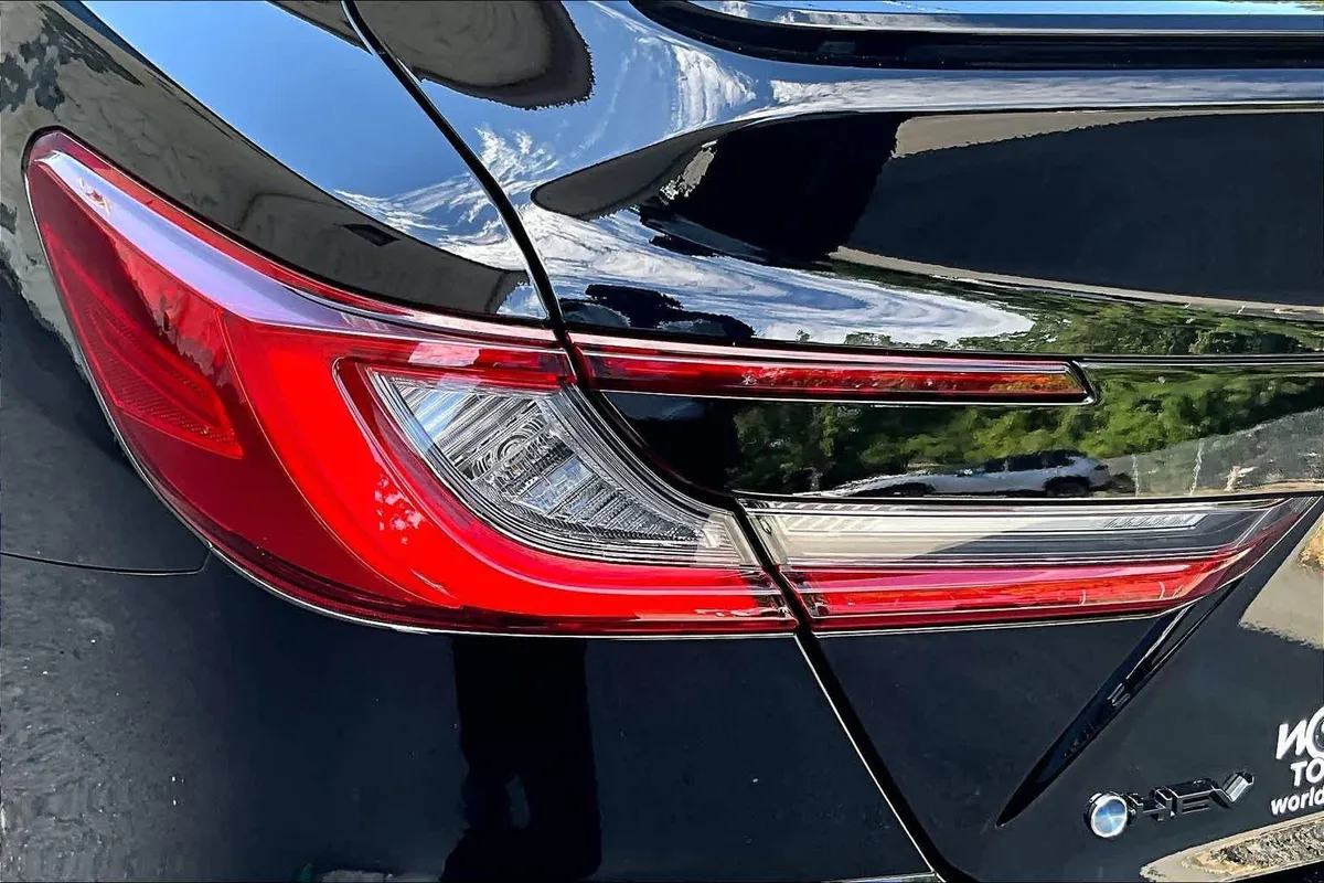 2025 Toyota Camry XSE thumbnail 29