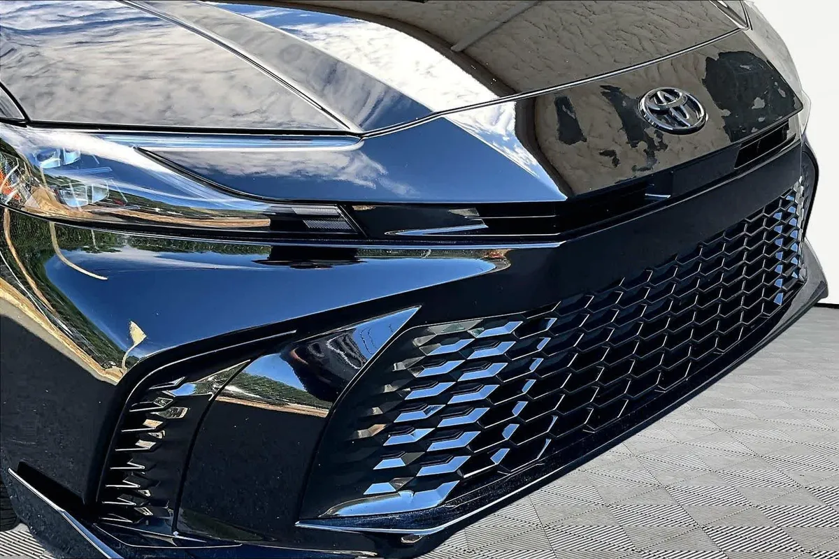 2025 Toyota Camry XSE thumbnail 30