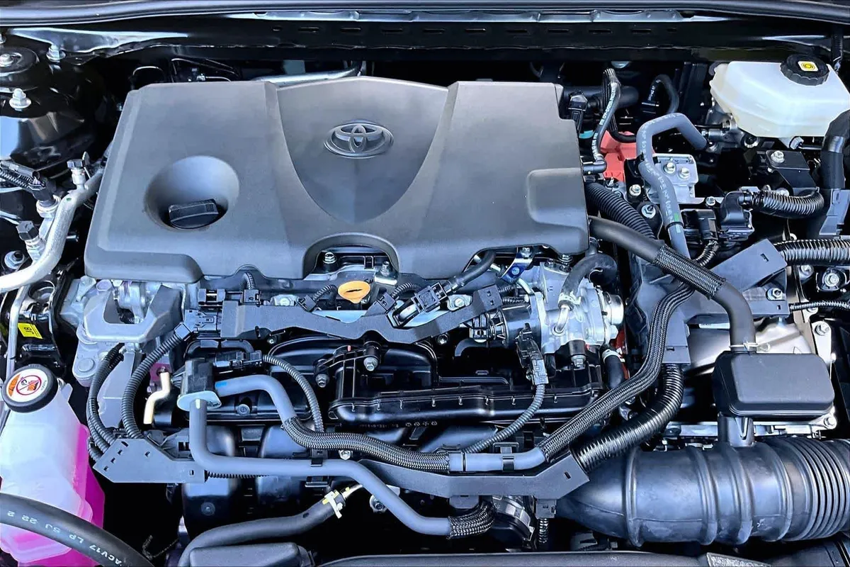 2025 Toyota Camry XSE thumbnail 32