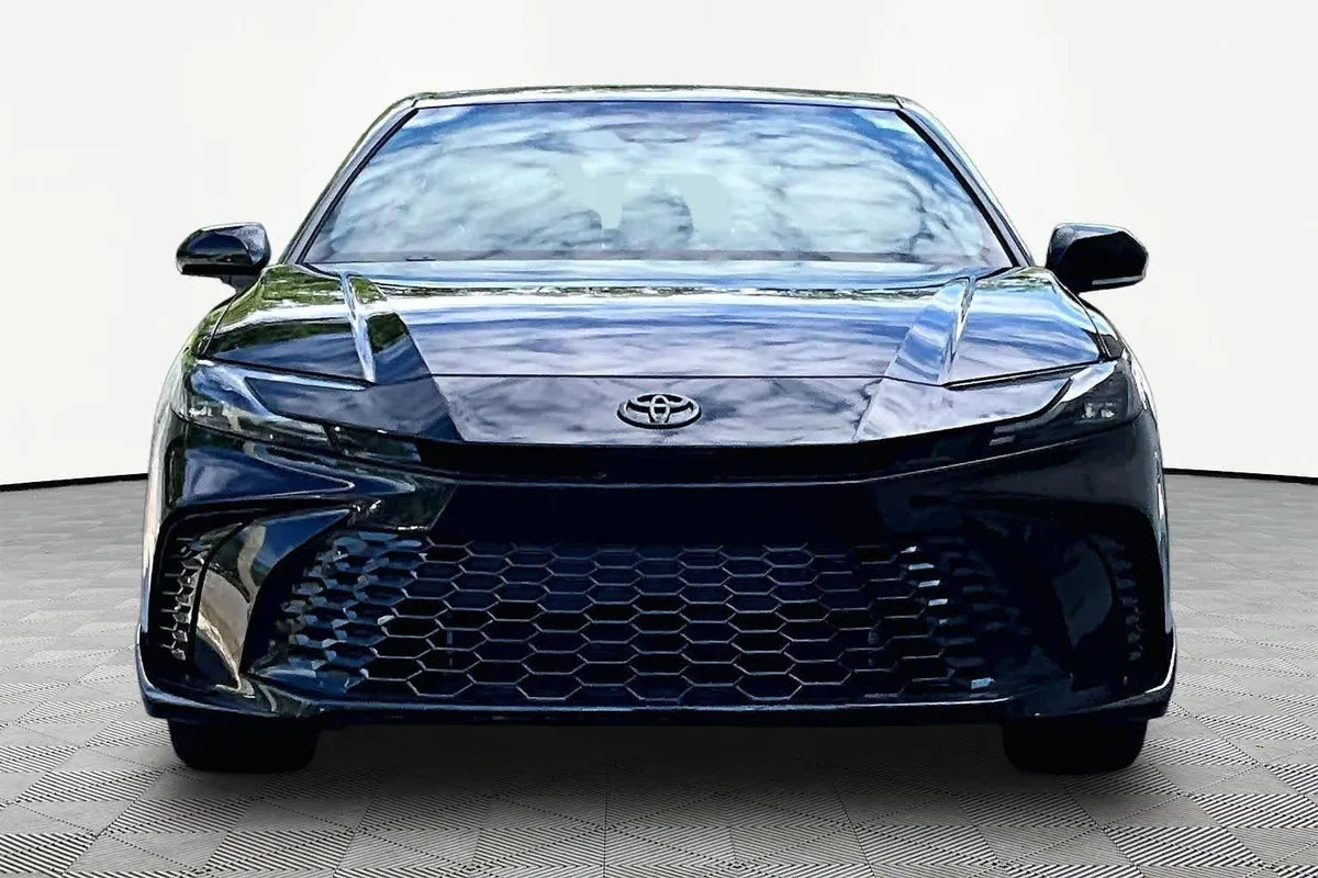 2025 Toyota Camry XSE thumbnail 4