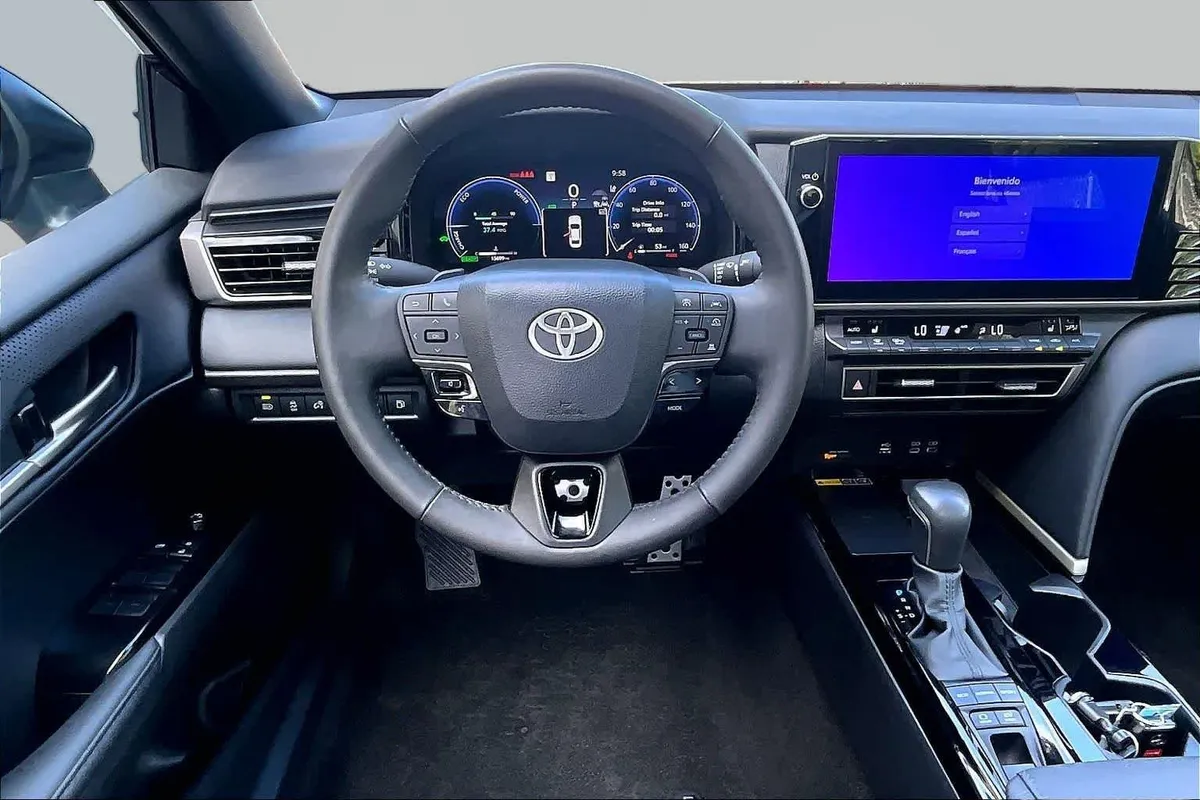 2025 Toyota Camry XSE thumbnail 6
