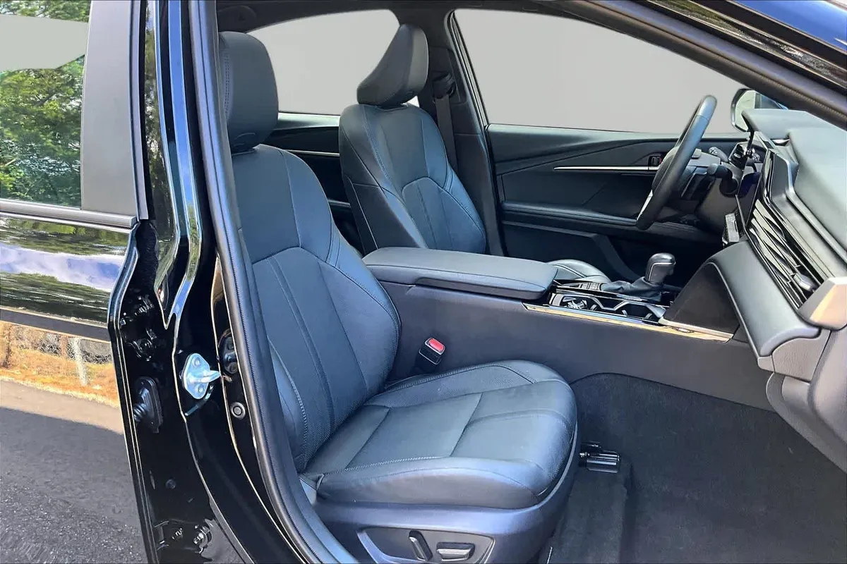 2025 Toyota Camry XSE thumbnail 9
