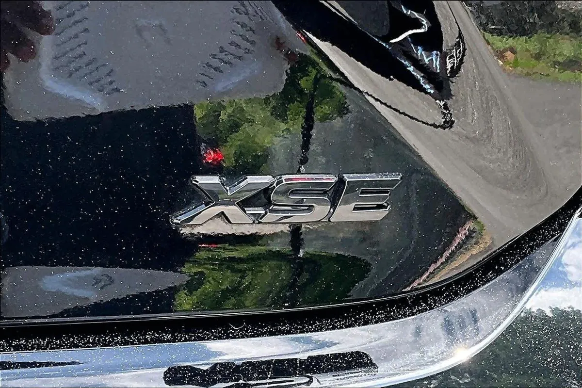 2025 Toyota Camry XSE thumbnail 10