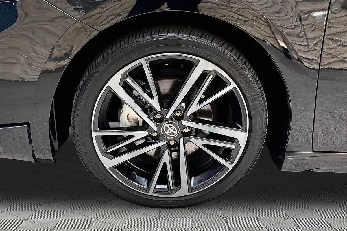 2025 Toyota Camry XSE thumbnail 11