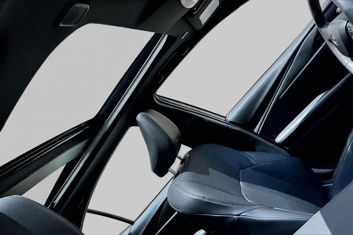 2025 Toyota Camry XSE thumbnail 14