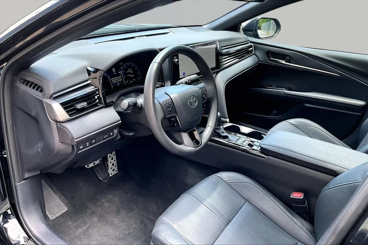 2025 Toyota Camry XSE thumbnail 18
