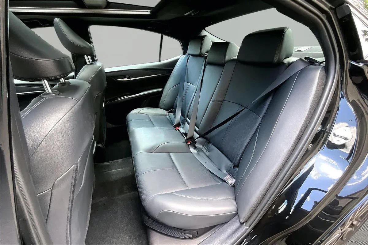 2025 Toyota Camry XSE thumbnail 21