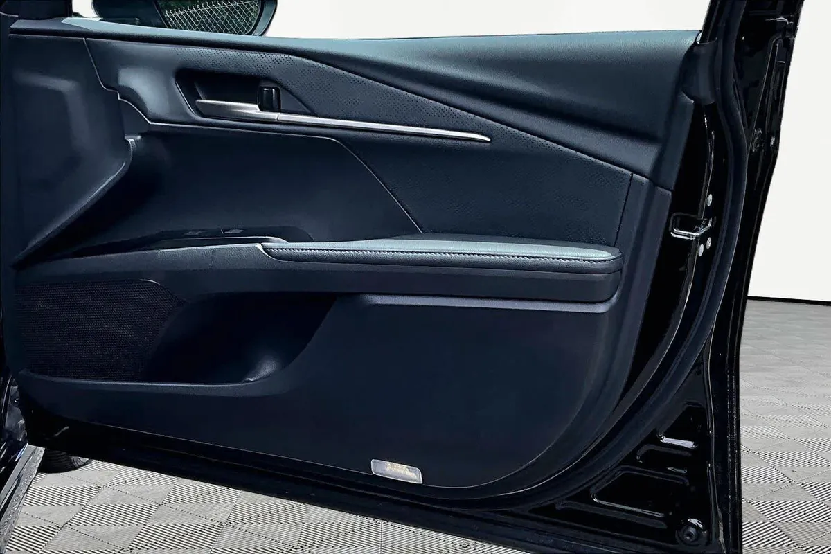 2025 Toyota Camry XSE thumbnail 23