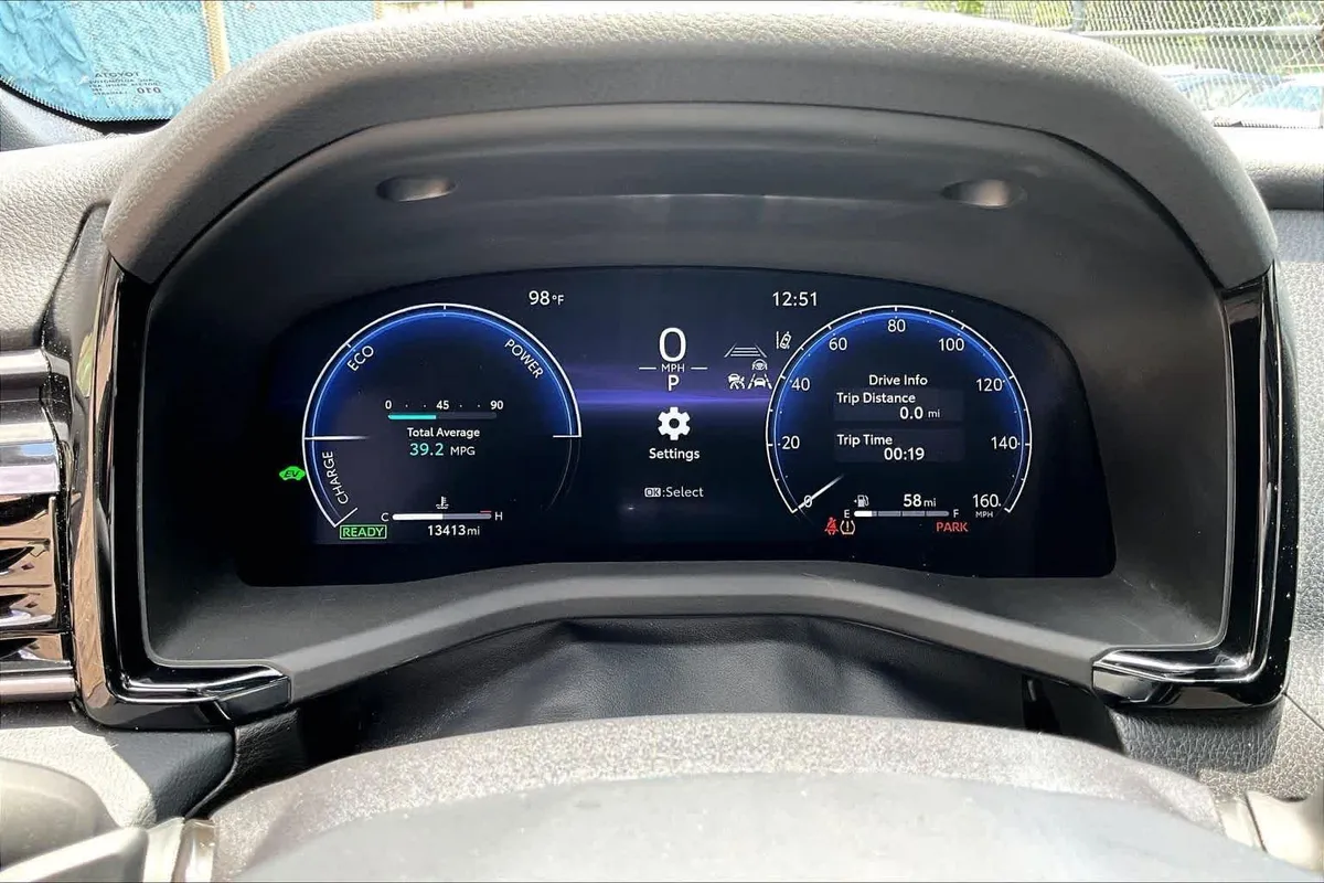 2025 Toyota Camry XSE thumbnail 26