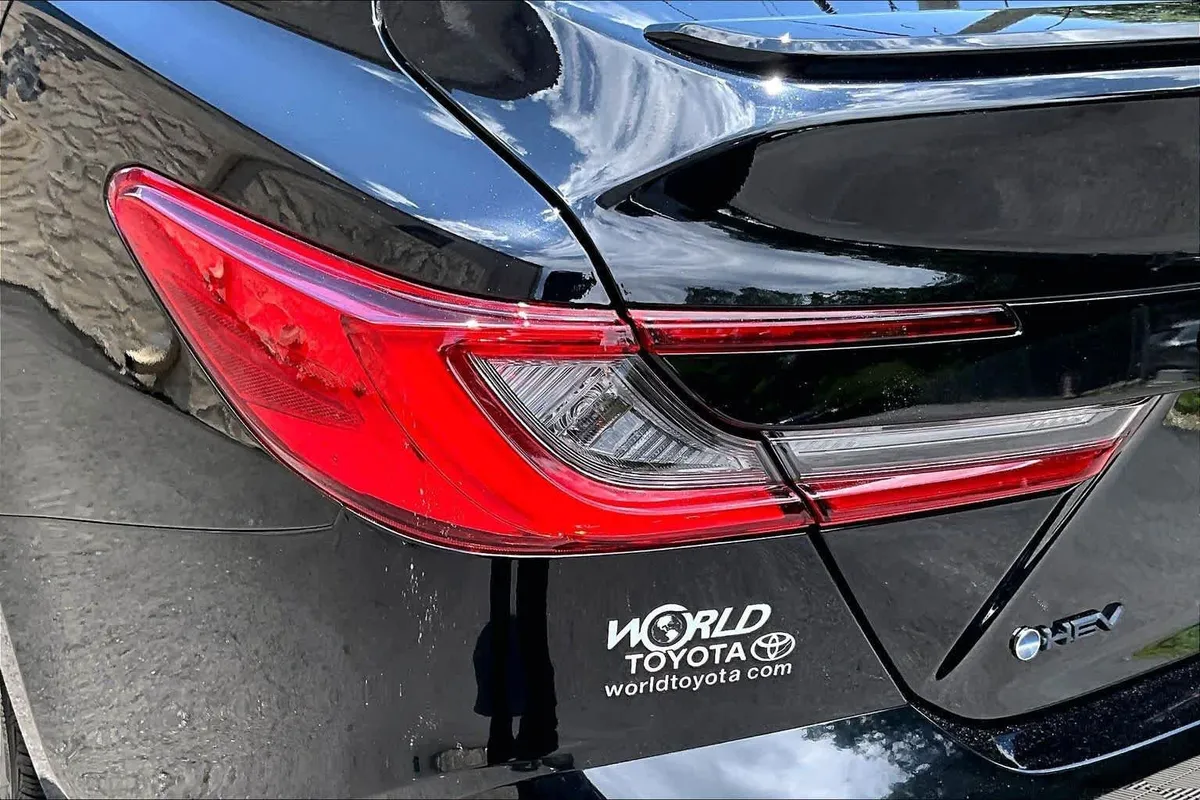 2025 Toyota Camry XSE thumbnail 29