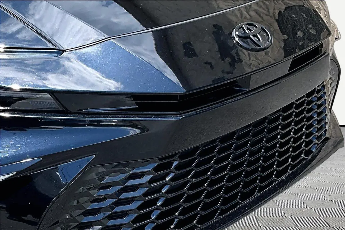 2025 Toyota Camry XSE thumbnail 30