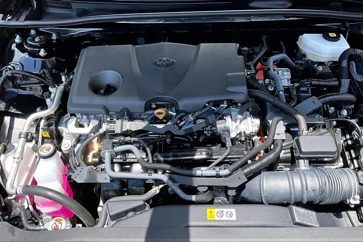 2025 Toyota Camry XSE thumbnail 32