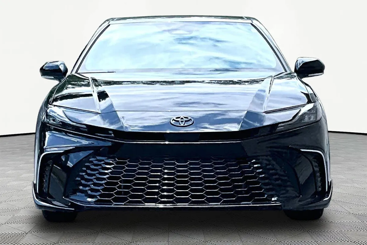 2025 Toyota Camry XSE thumbnail 4