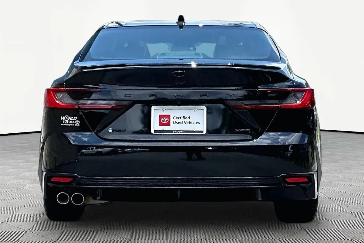 2025 Toyota Camry XSE thumbnail 5