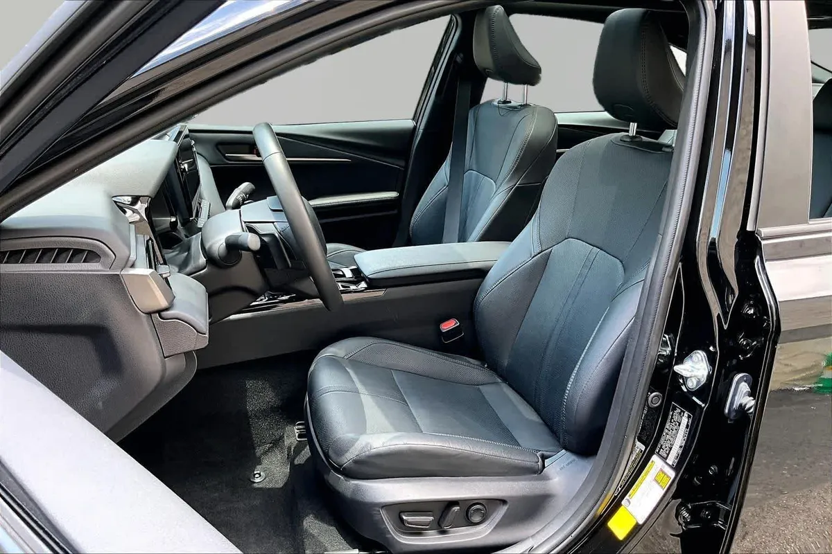 2025 Toyota Camry XSE thumbnail 8