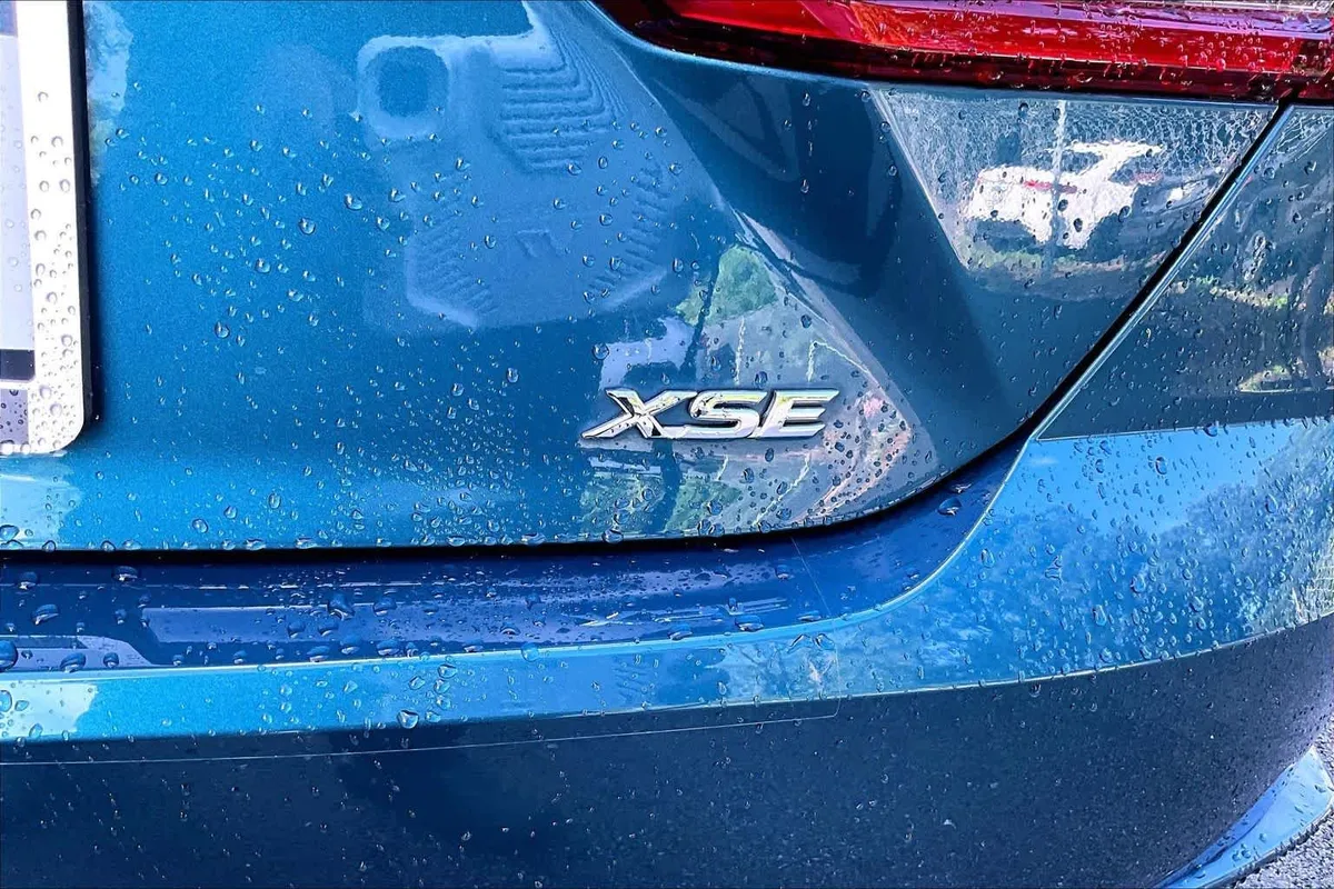 2025 Toyota Camry XSE thumbnail 10