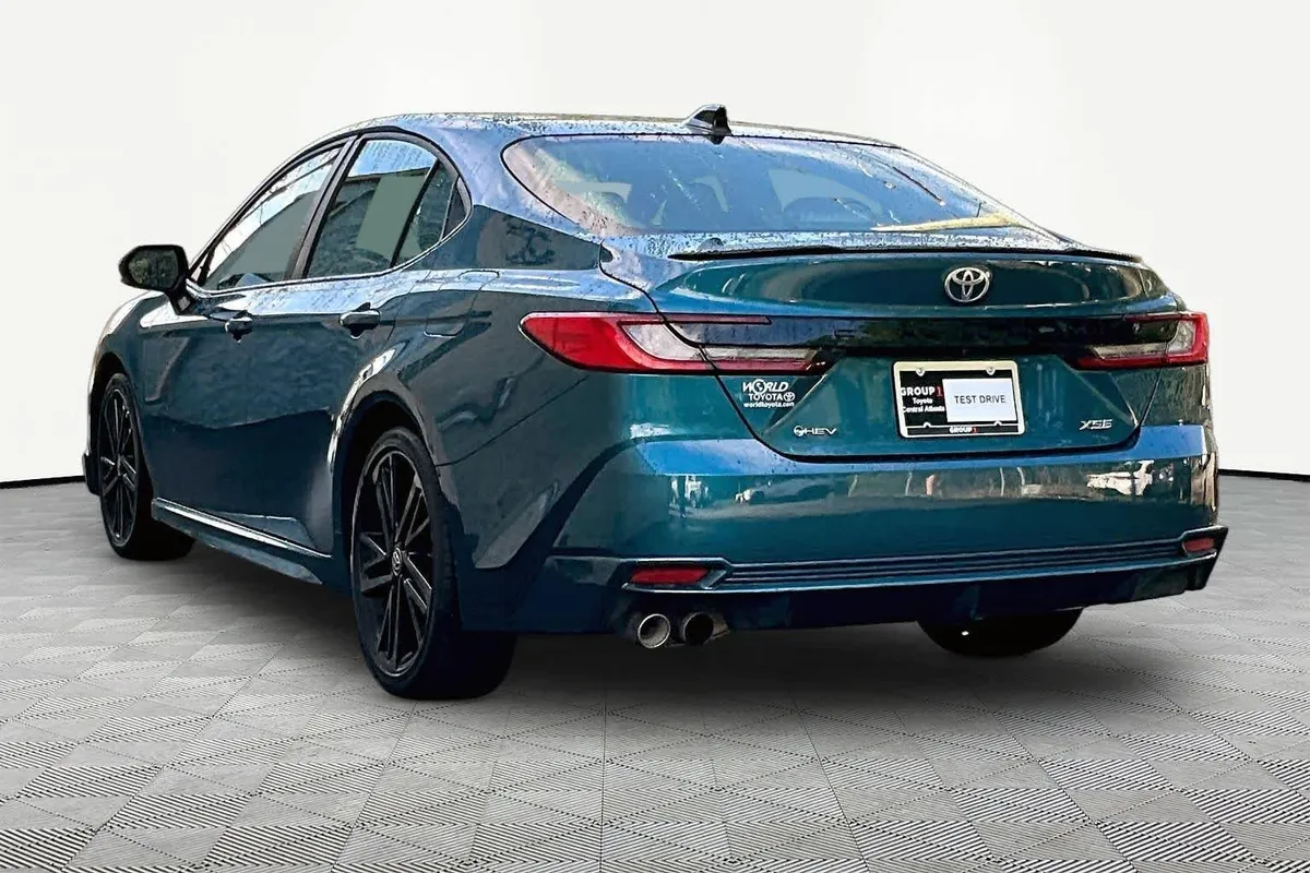 2025 Toyota Camry XSE thumbnail 12